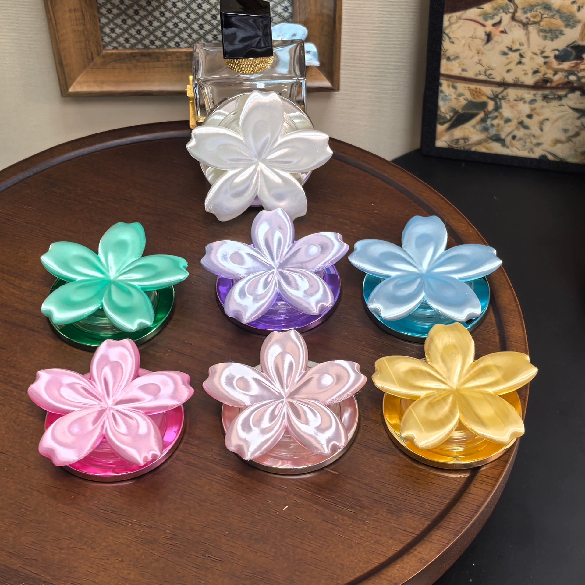 Glossy 3D printed flower magnetic phone case holder