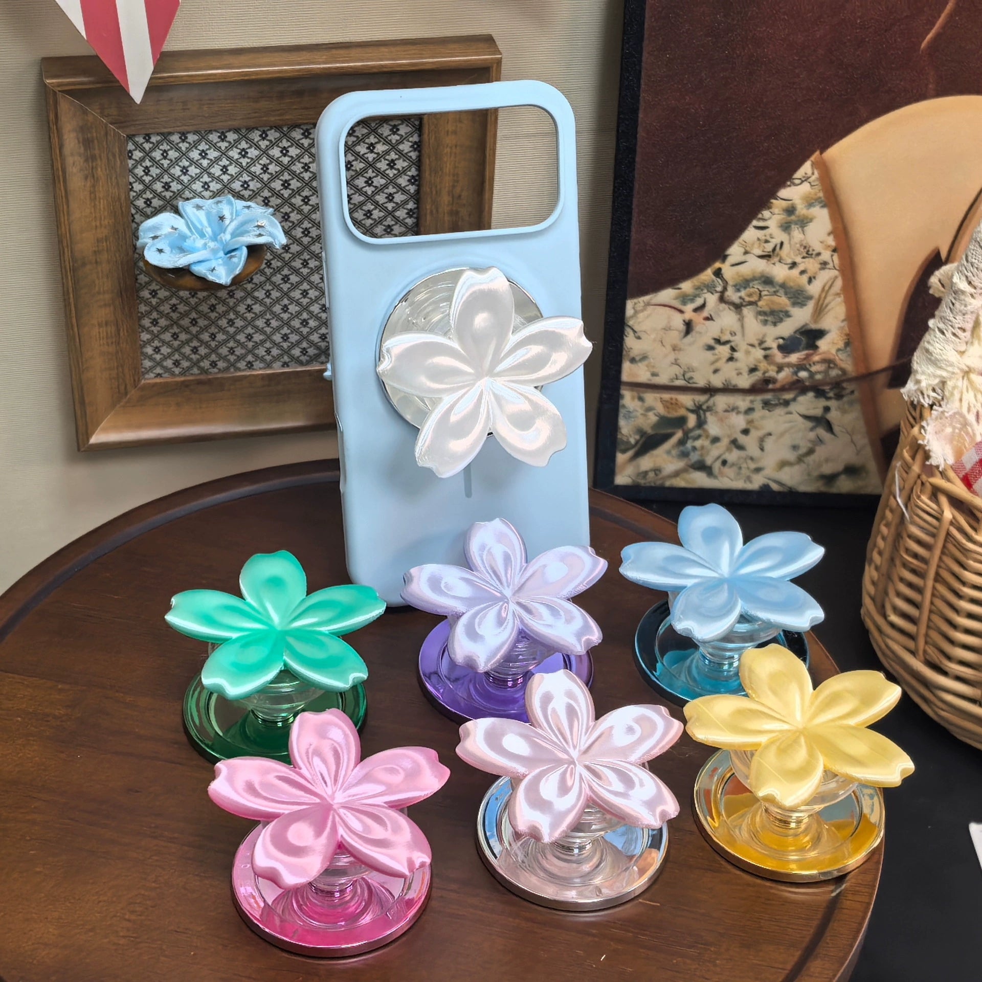 Glossy 3D printed flower magnetic phone case holder