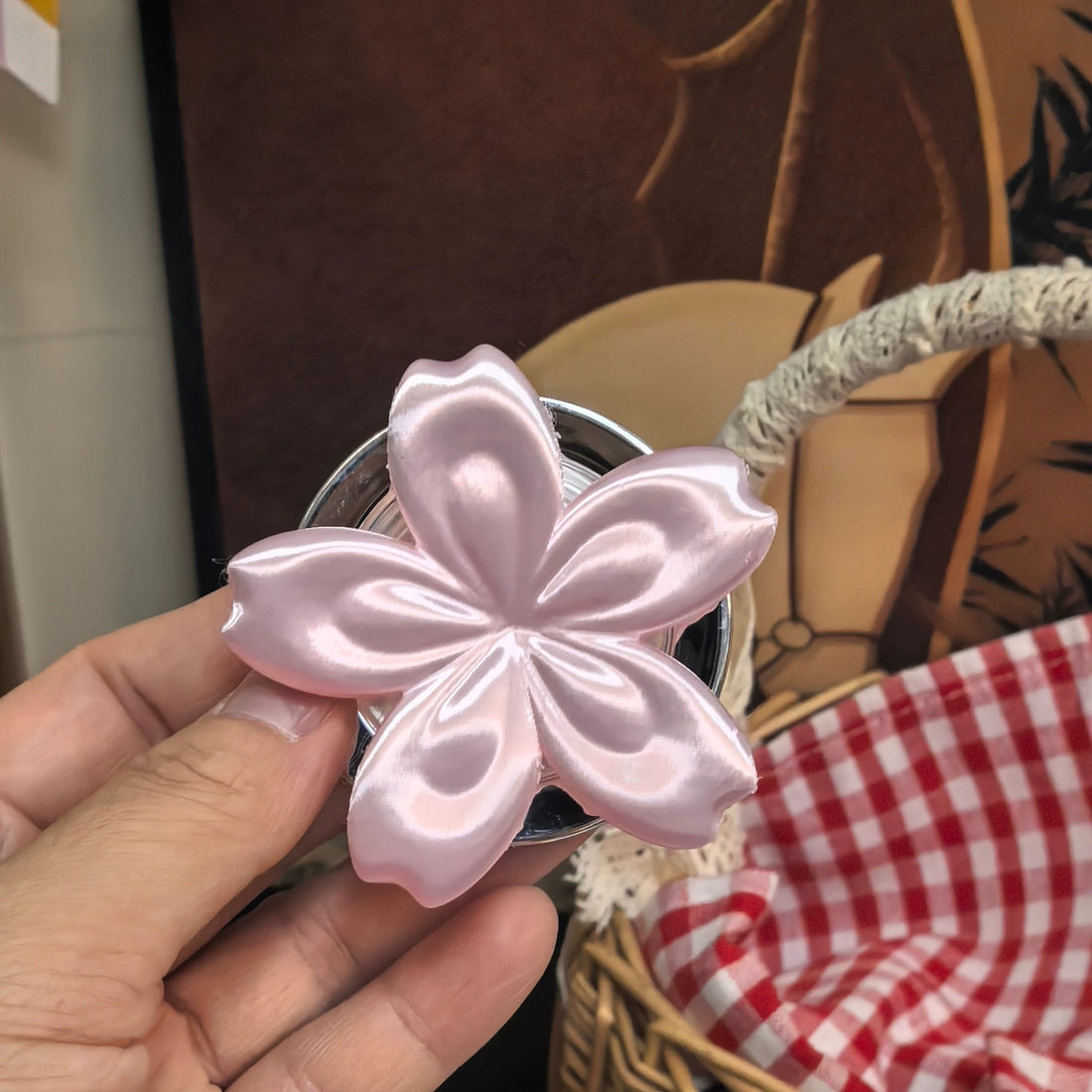 Glossy 3D printed flower magnetic phone case holder