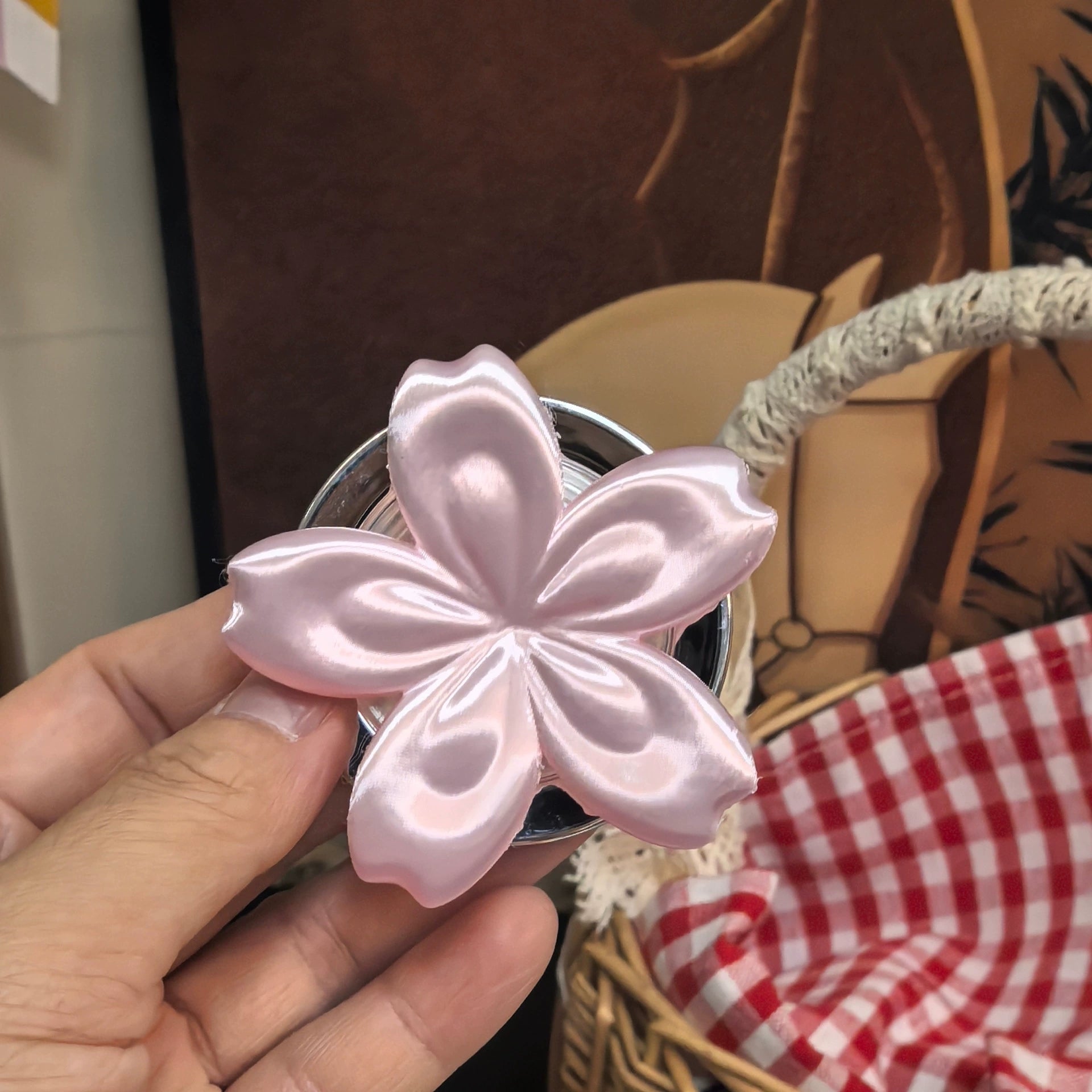 Glossy 3D printed flower magnetic phone case holder