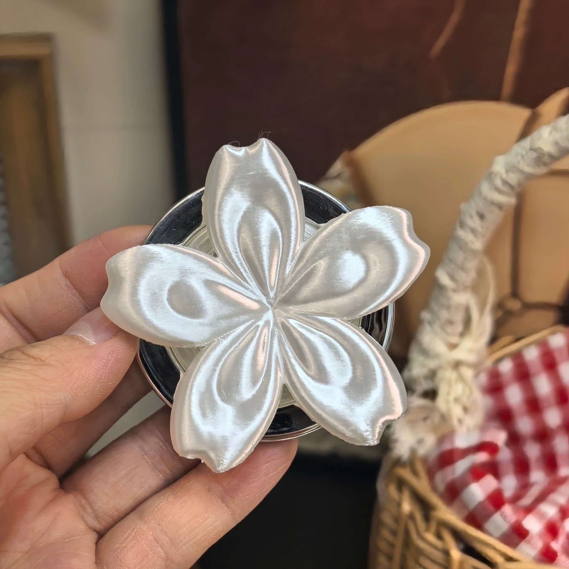 Glossy 3D printed flower magnetic phone case holder