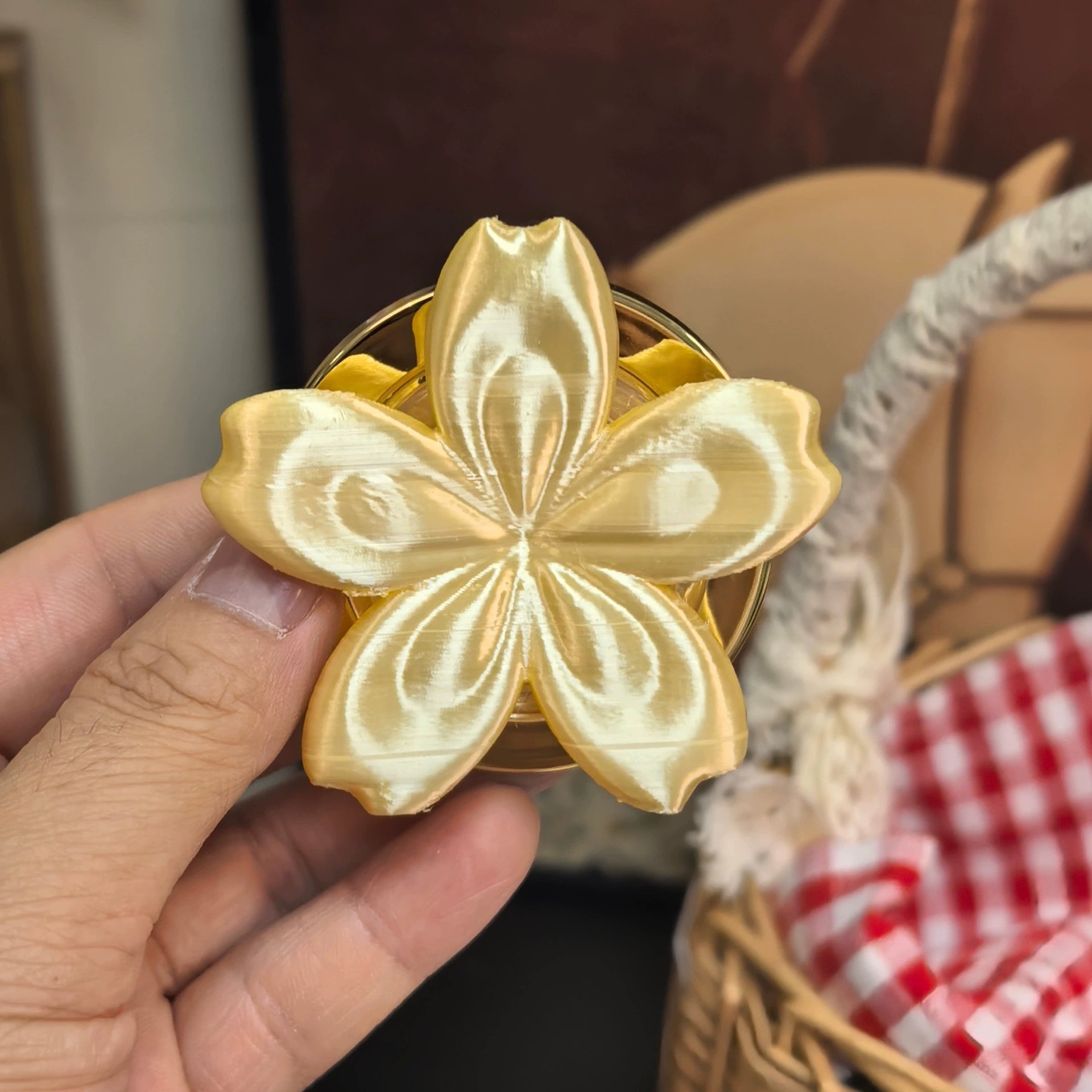 Glossy 3D printed flower magnetic phone case holder