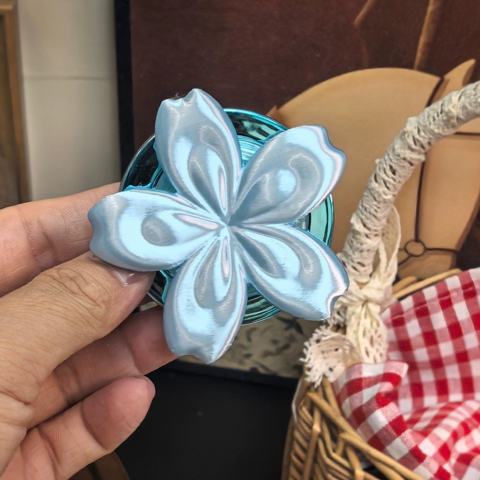 Glossy 3D printed flower magnetic phone case holder