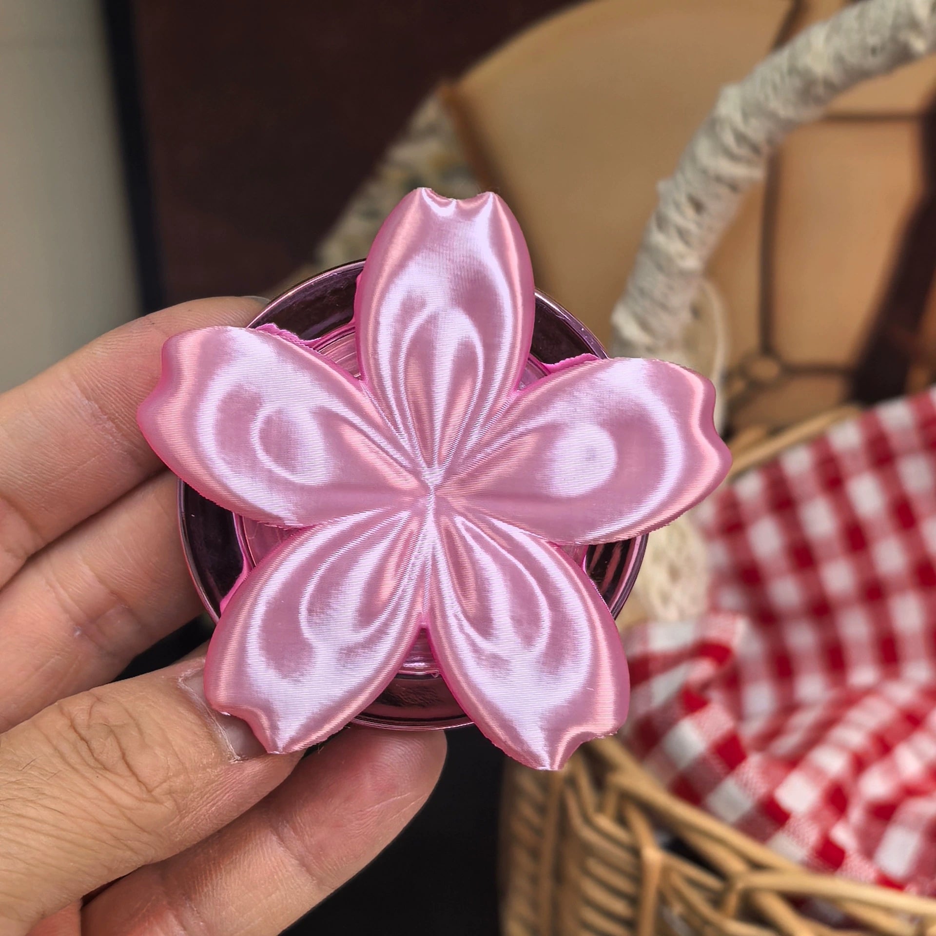 Glossy 3D printed flower magnetic phone case holder