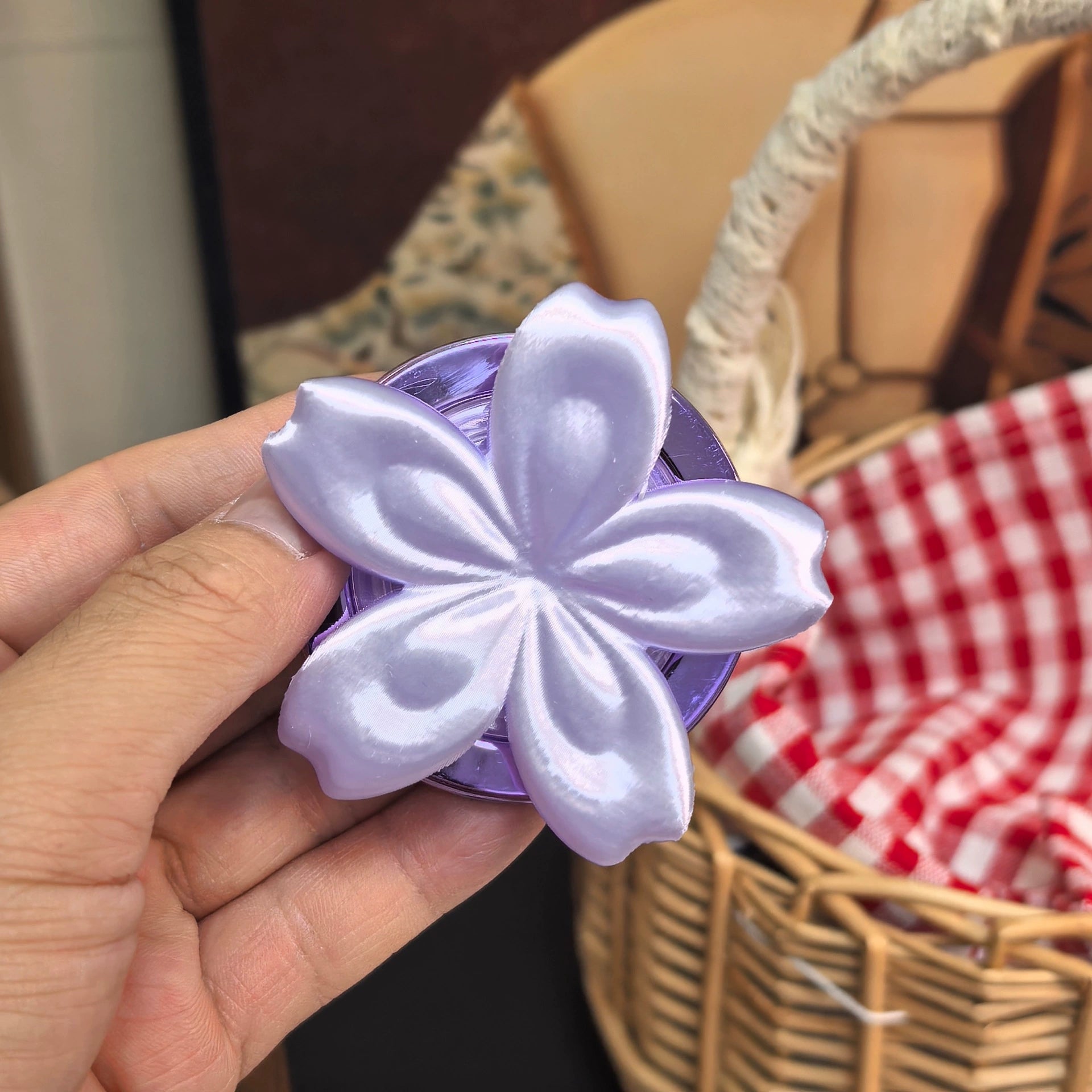 Glossy 3D printed flower magnetic phone case holder
