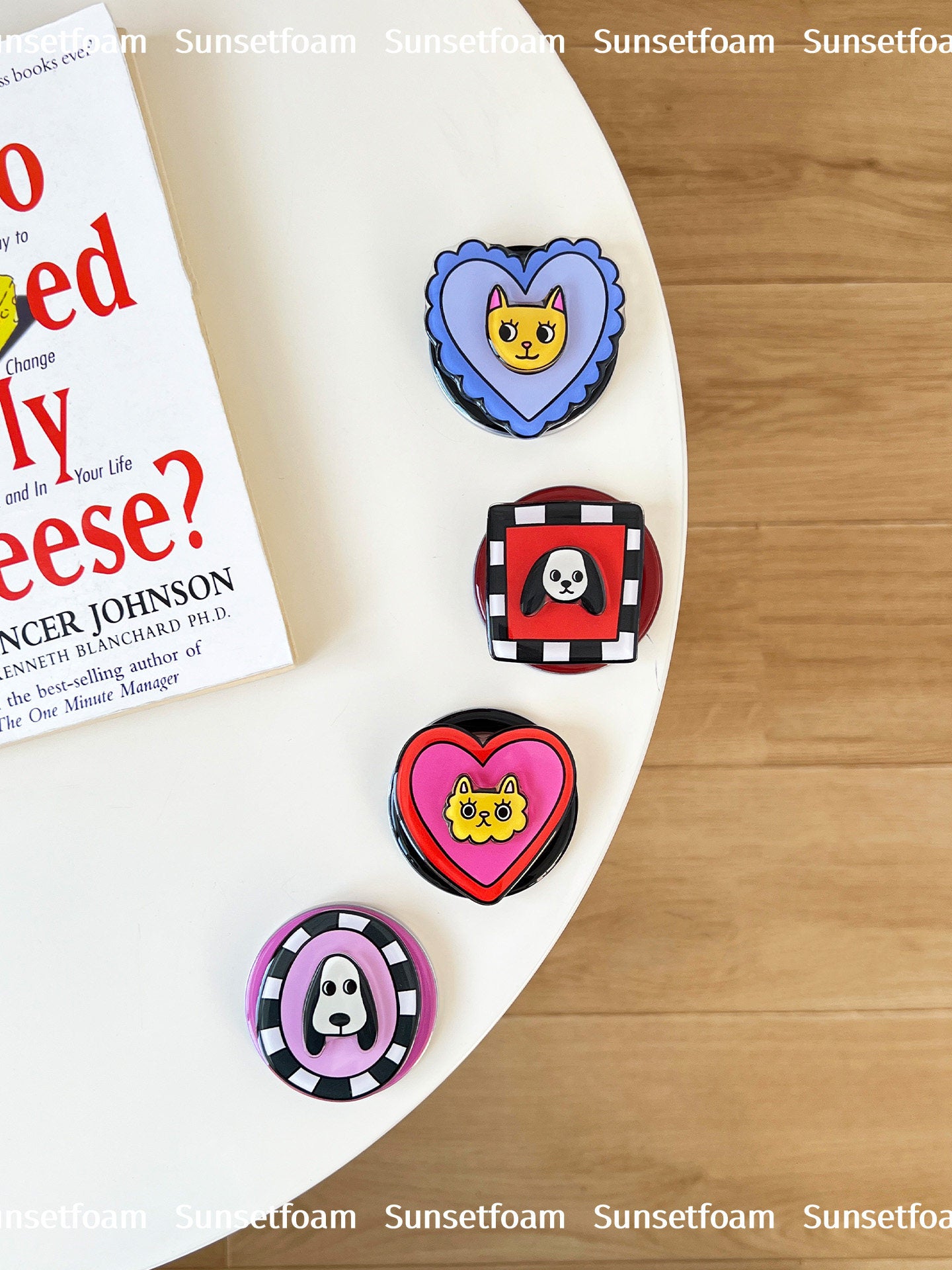 Cute pet-shaped magnetic phone holder