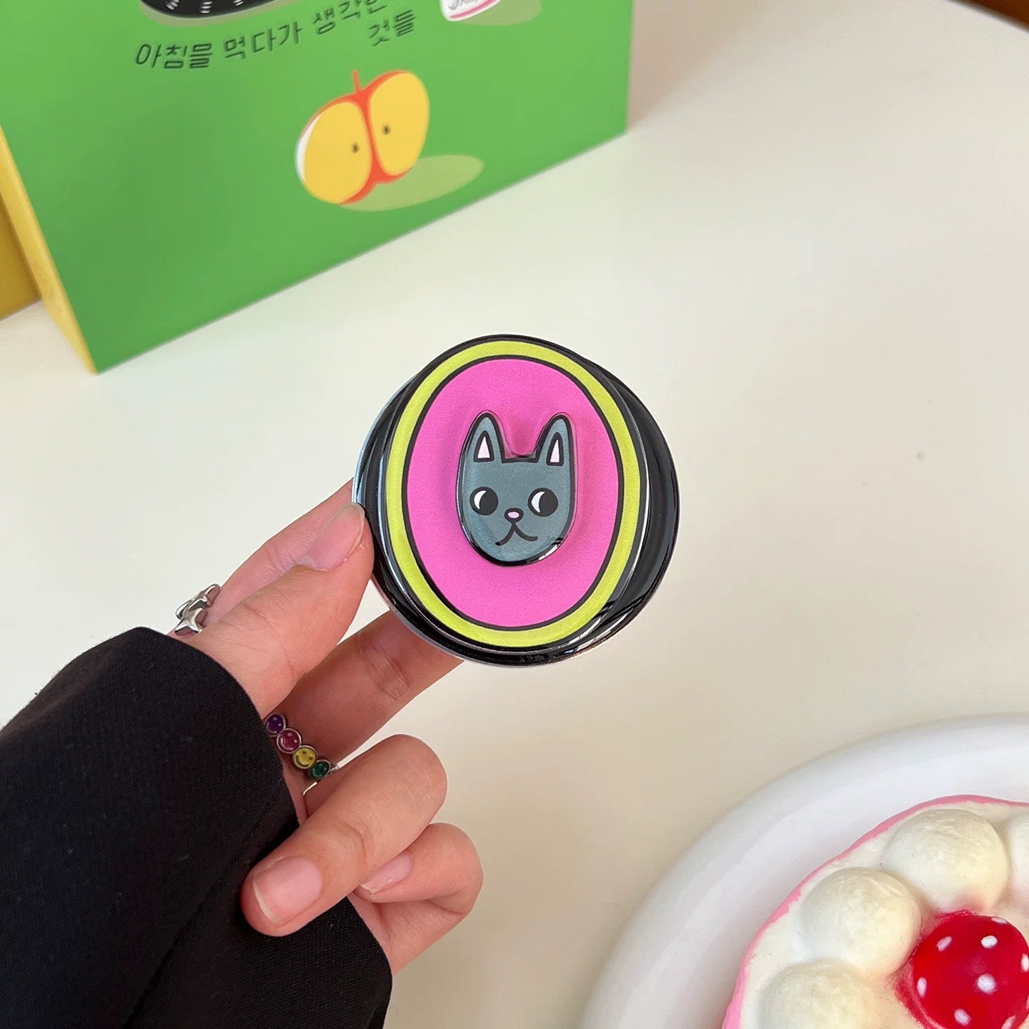 Cute pet-shaped magnetic phone holder