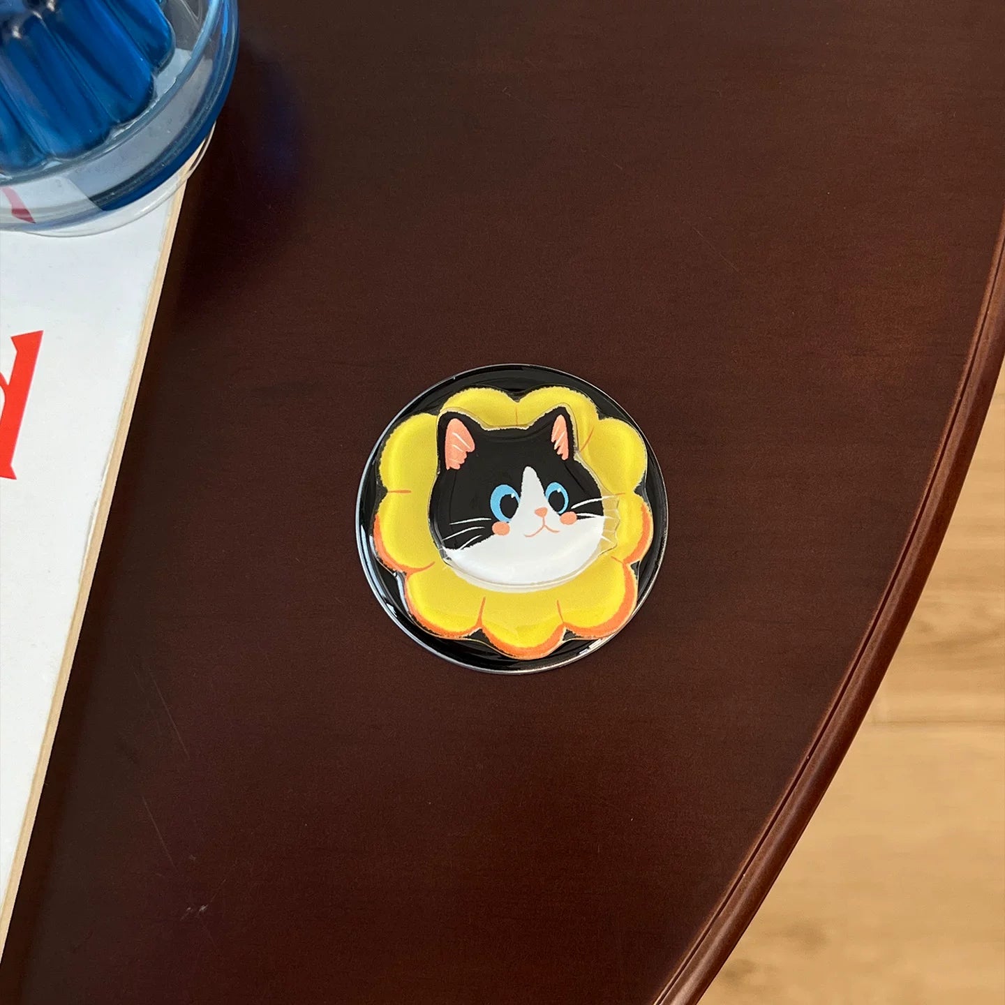 Cute pet-shaped magnetic phone holder